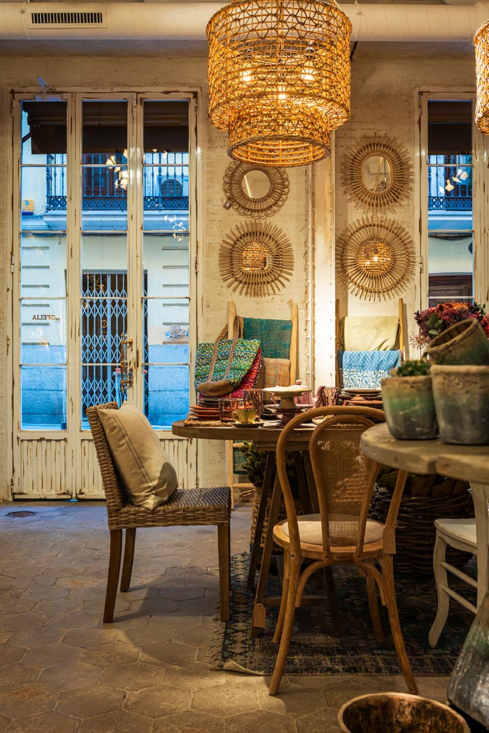 Muchos la consideran como un soplo de aire fresco en plena capital. Descubre OFELIA Home & Decor, tienda de decoración en Madrid. 